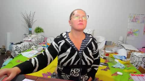 Anna - not anna - right Anna  online show from November 2025 03:43:02 PM