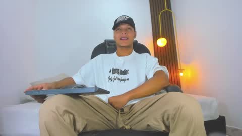 Ricky  online show from February 2025 07:03:02 PM