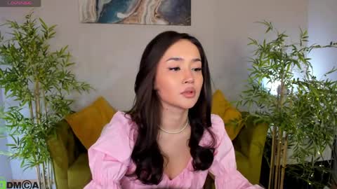 Layla online show from April 2026 01:04:01 AM