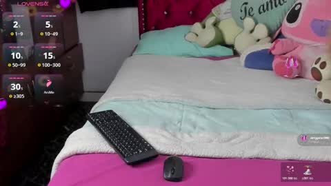 Snapshot of rihana_milan chatting on November 2025 11:27:01 PM RIHANA online show from November 2025 11:27:01 PM