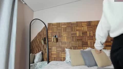 Sara online show from October 2025 10:02:01 AM