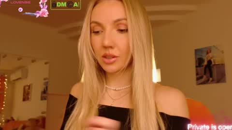 Snapshot of rina_asty chatting on April 2026 05:10:02 PM Rina Asty online show from April 2026 05:10:02 PM