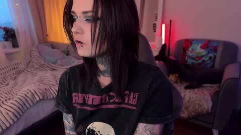   DianaBrite            fansl y online show from November 2025 01:14:02 PM