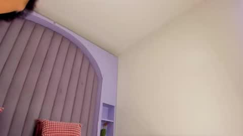 RIRI  online show from October 2025 08:20:02 PM