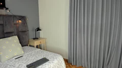 RIRI  online show from October 2025 07:47:01 PM