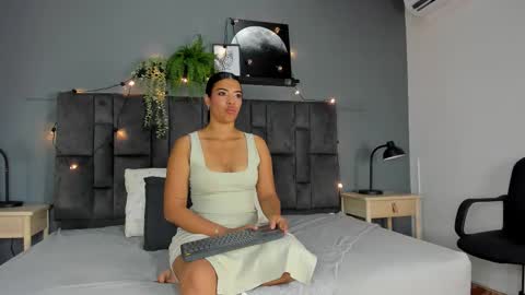 RIRI  online show from October 2025 11:51:02 PM