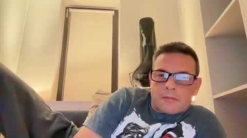 Darrius online show from December 2025 12:37:02 AM