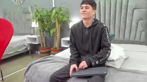 Roan Birkin online show from February 2025 07:18:02 PM