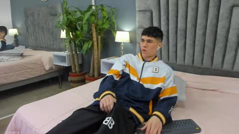 Roan Birkin online show from February 2025 07:38:02 PM