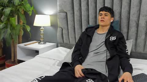 Roan Birkin online show from February 2025 11:04:01 PM