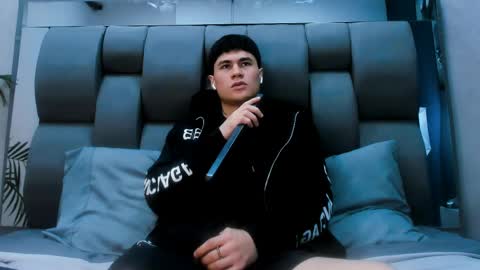 Roan Birkin online show from April 2026 06:01:02 PM