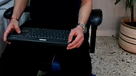 Snapshot of roan_birkin chatting on June 2026 07:20:01 PM Roan Birkin online show from June 2026 07:20:01 PM