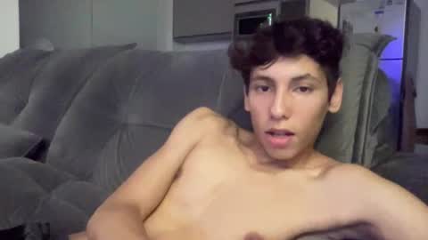 roandry909974 online show from December 2024 01:58:01 AM