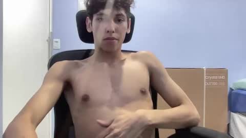 roandry909974 online show from December 2024 02:16:01 AM