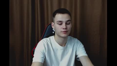 robert10211 online show from December 2024 05:52:02 PM