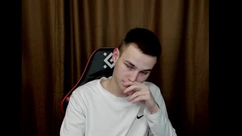 robert10211 online show from December 2024 09:09:02 PM