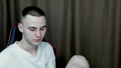 robert10211 online show from December 2024 09:20:01 PM