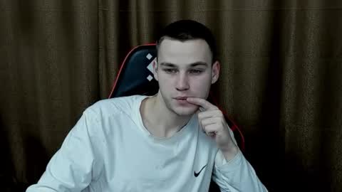 robert10211 online show from January 2025 12:50:02 PM