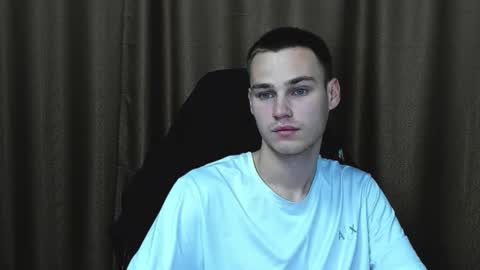 robert10211 online show from September 2025 04:29:01 PM