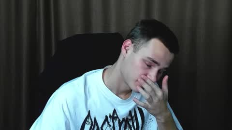 robert10211 online show from September 2025 07:37:02 PM