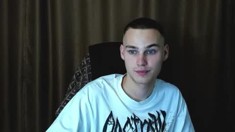 robert10211 online show from September 2025 05:48:01 PM