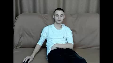 robert10211 online show from October 2025 05:39:01 PM