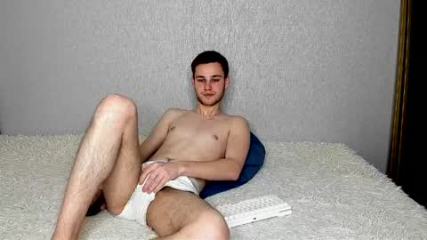 robert10211 online show from April 2026 07:48:01 PM