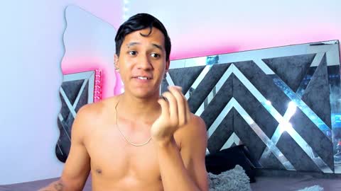 Robert Miller And Mael Thompson  online show from December 2024 06:54:02 AM