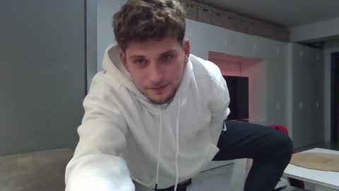 Roberto online show from January 2025 04:41:01 PM