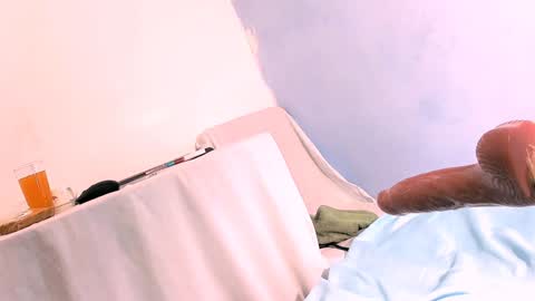 Roberts kloe online show from February 2025 05:51:02 PM