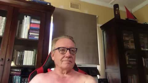 RobertTheRabbit online show from December 2024 08:11:01 AM