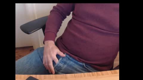 robidan6923 online show from December 2024 03:00:01 PM