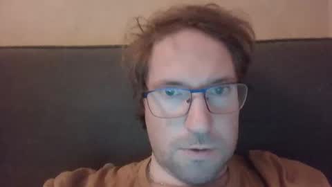 Snapshot of robinouhot chatting on February 2025 09:46:01 PM robinouhot online show from February 2025 09:46:01 PM