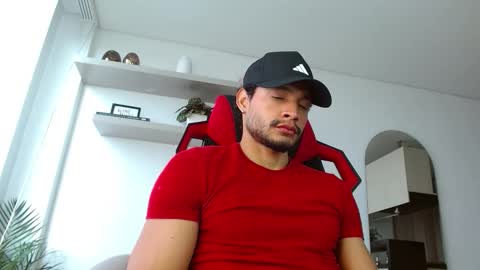 roby_millerr online show from October 2025 07:01:02 PM