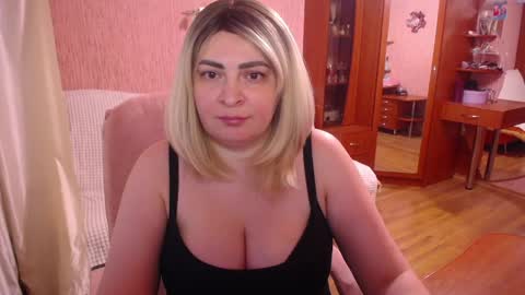 Snapshot of rocknlinxx chatting on May 2026 03:41:02 PM Rocknlinxx online show from May 2026 03:41:02 PM