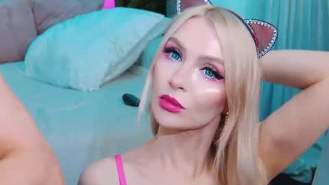 Snapshot of rockstarsgames chatting on September 2025 10:06:02 AM Lina and Den online show from September 2025 10:06:02 AM