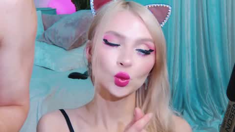 Snapshot of rockstarsgames chatting on September 2025 07:44:02 AM Lina and Den online show from September 2025 07:44:02 AM