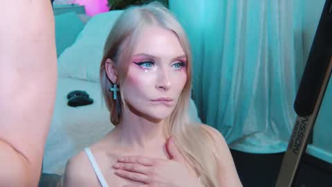 Snapshot of rockstarsgames chatting on October 2025 10:46:02 AM Lina and Den online show from October 2025 10:46:02 AM