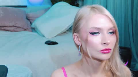 Snapshot of rockstarsgames chatting on November 2025 05:28:02 AM Lina and Den online show from November 2025 05:28:02 AM