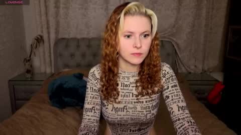 Snapshot of rocky_foxy chatting on December 2025 09:42:02 PM Rockel online show from December 2025 09:42:02 PM