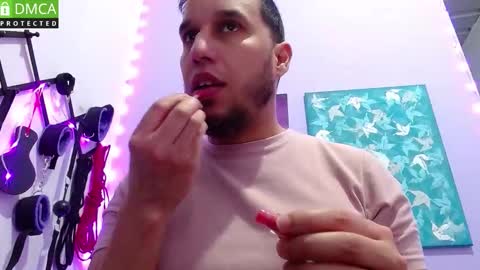 Thiago independent model online show from September 2025 11:59:01 PM