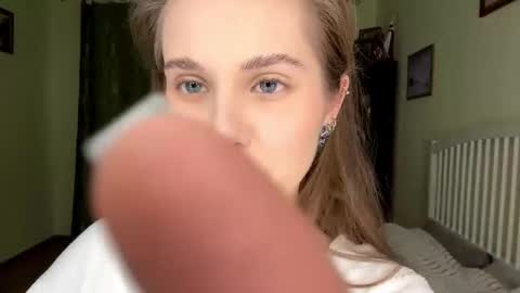 Mia online show from December 2025 07:14:02 AM