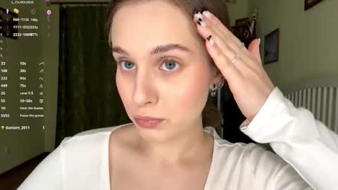 Mia online show from December 2025 07:26:02 AM