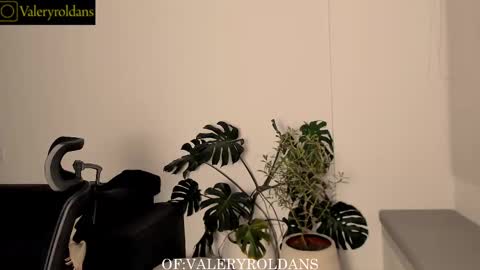 Valery Roldans online show from February 2025 02:20:01 AM