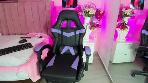 Snapshot of rolyloren chatting on December 2024 12:47:01 PM Marcela online show from December 2024 12:47:01 PM