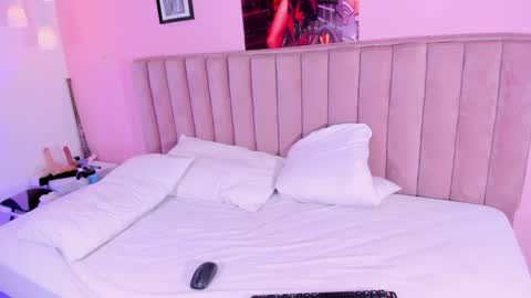 Snapshot of rolyloren chatting on February 2025 02:49:01 AM Marcela online show from February 2025 02:49:01 AM