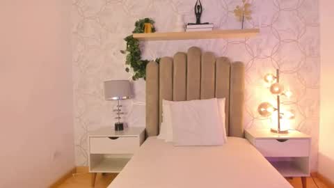   online show from December 2024 01:00:01 PM