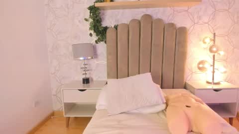   online show from December 2024 04:06:01 PM