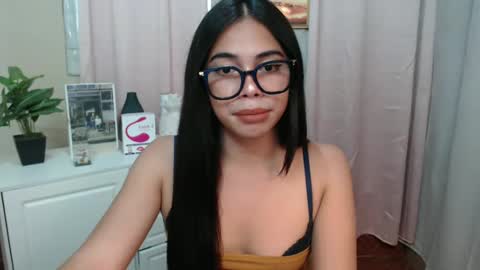 Snapshot of romantic_kath chatting on December 2024 08:40:02 AM KATH online show from December 2024 08:40:02 AM