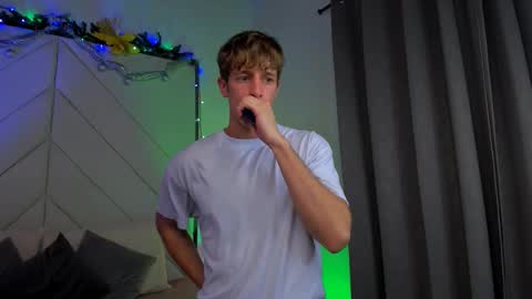 Romeo Ricci online show from December 2025 04:41:04 AM